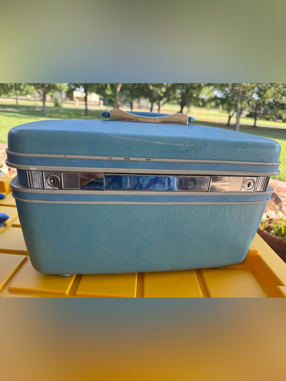 1960s Samsonite Silhouette Vintage Blue Train Case. Some Cosmetic Wear. NoMirror